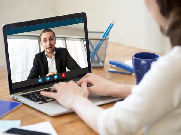 Comment réussir son entretien en ligne ? Coach emploi#5